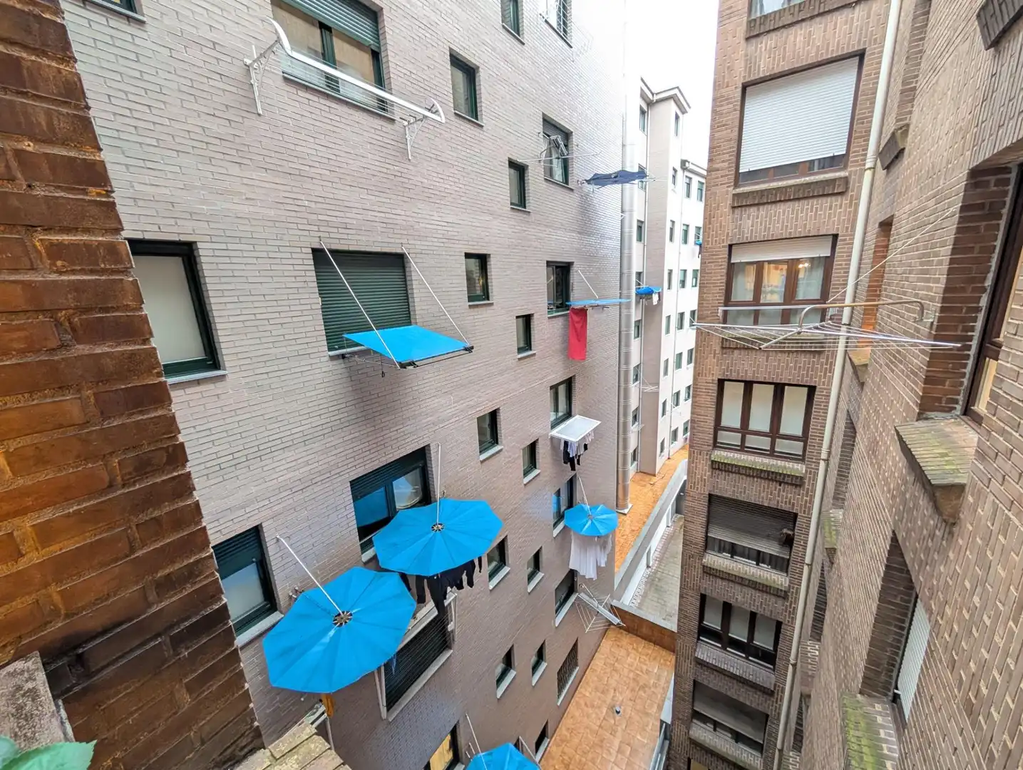 Vista exterior de Piso en venta en Oviedo  con Calefacción, Parquet y Terraza
