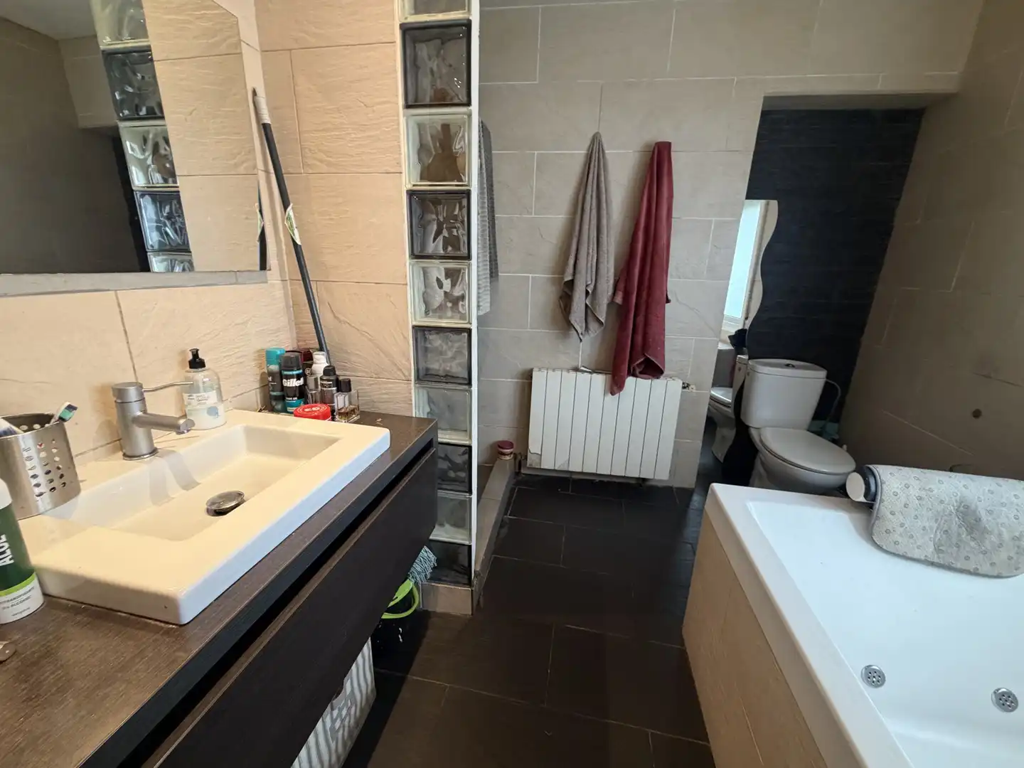Bathroom of Flat for sale in Manlleu, Barcelona