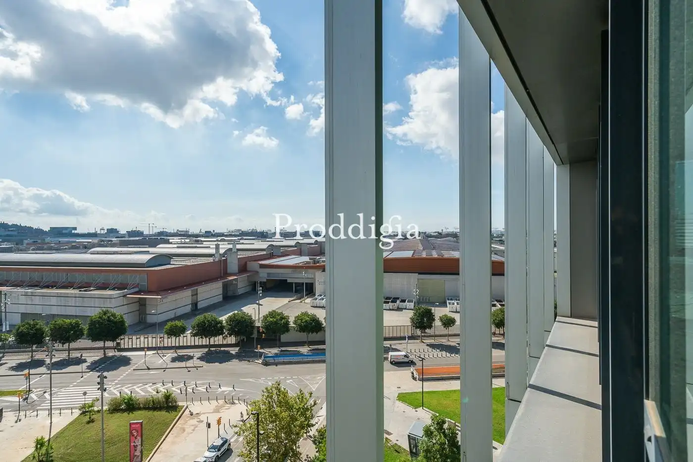 Vista exterior de Oficina de lloguer en L'Hospitalet de Llobregat amb Aire condicionat i Calefacció