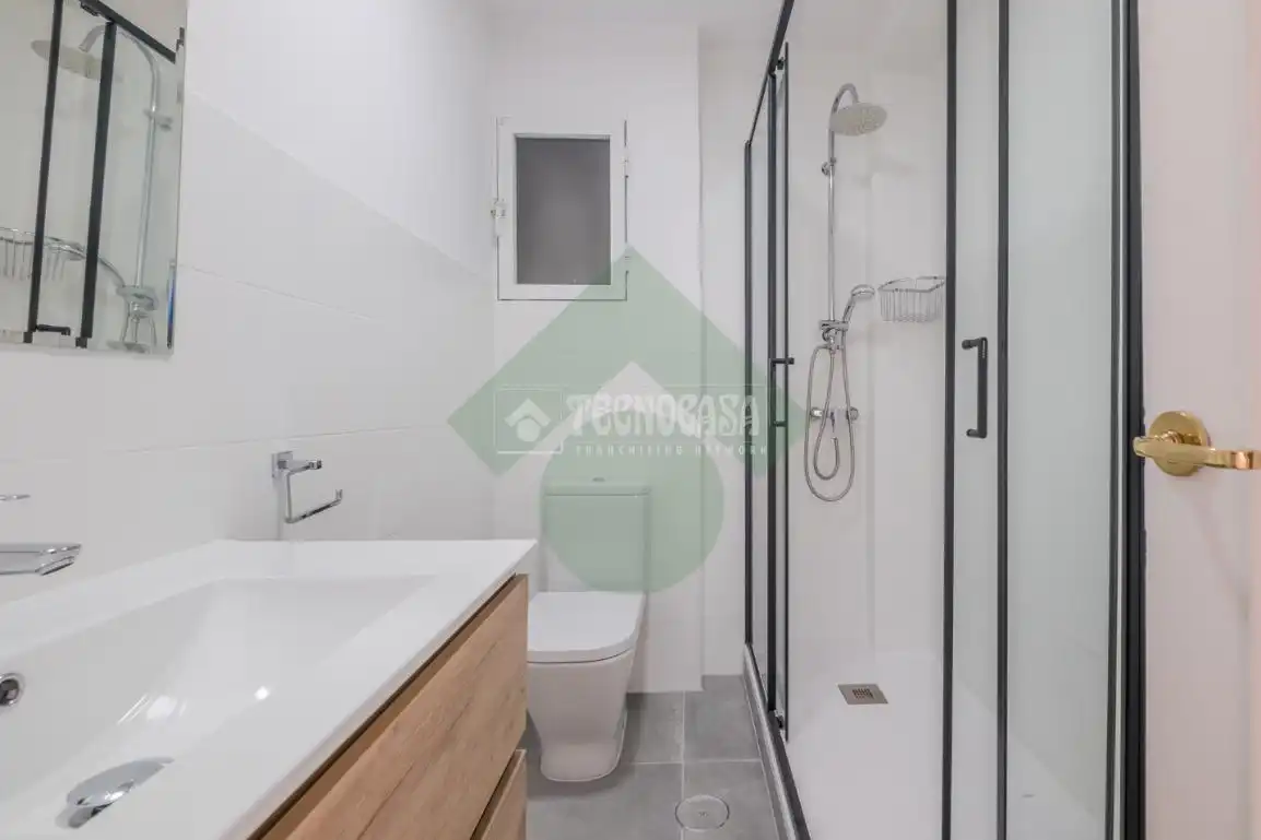 Baño de Piso de alquiler en Madrid con Aire acondicionado
