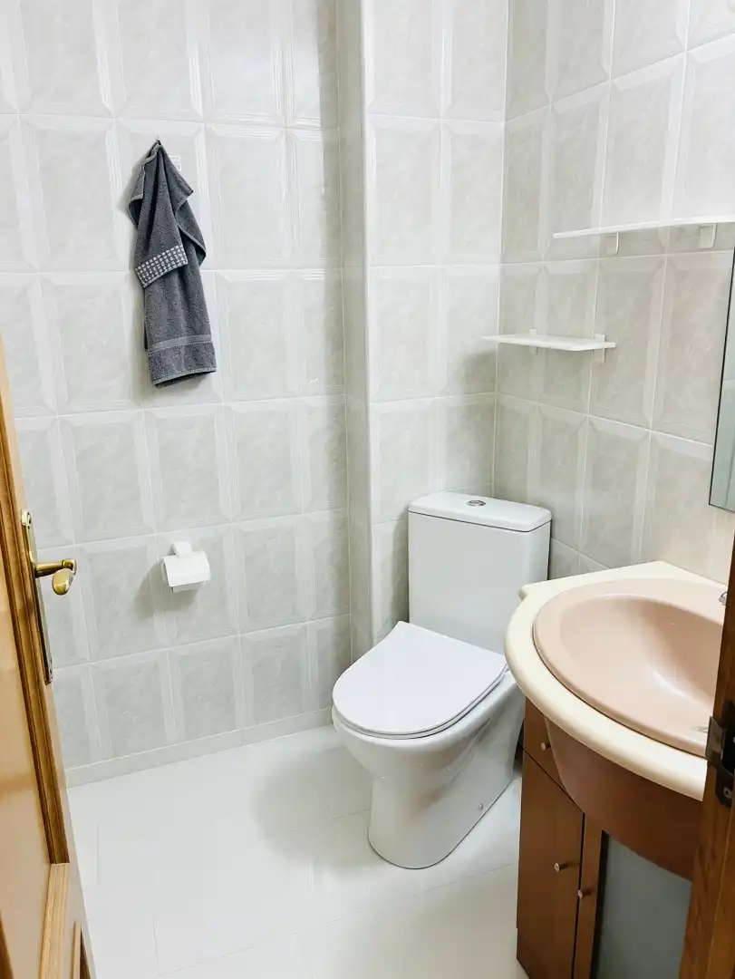 Bathroom of Flat for sale in Valencia  with Air Conditioner, Heating and Terrace
