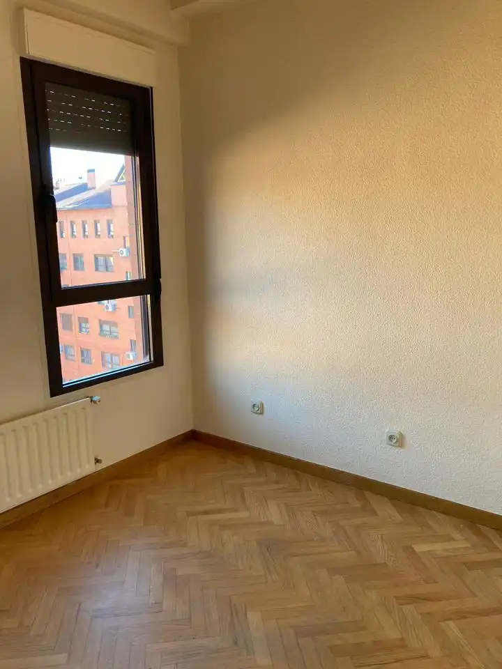 Schlafzimmer von Wohnung zur Miete in Madrid mit Klimaanlage, Heizung und Parkett