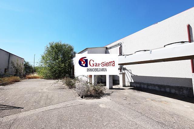 Vista exterior de Nau industrial en venda en Lozoyuela-Navas-Sieteiglesias