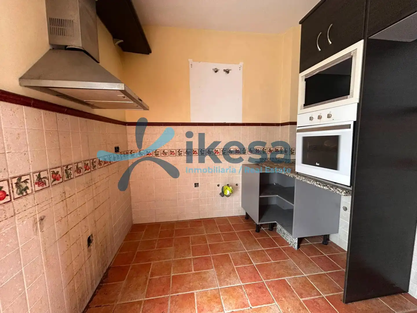 Küche von Einfamilien-Reihenhaus zum Verkauf in Higuera de la Sierra mit Gemeinschaftspool