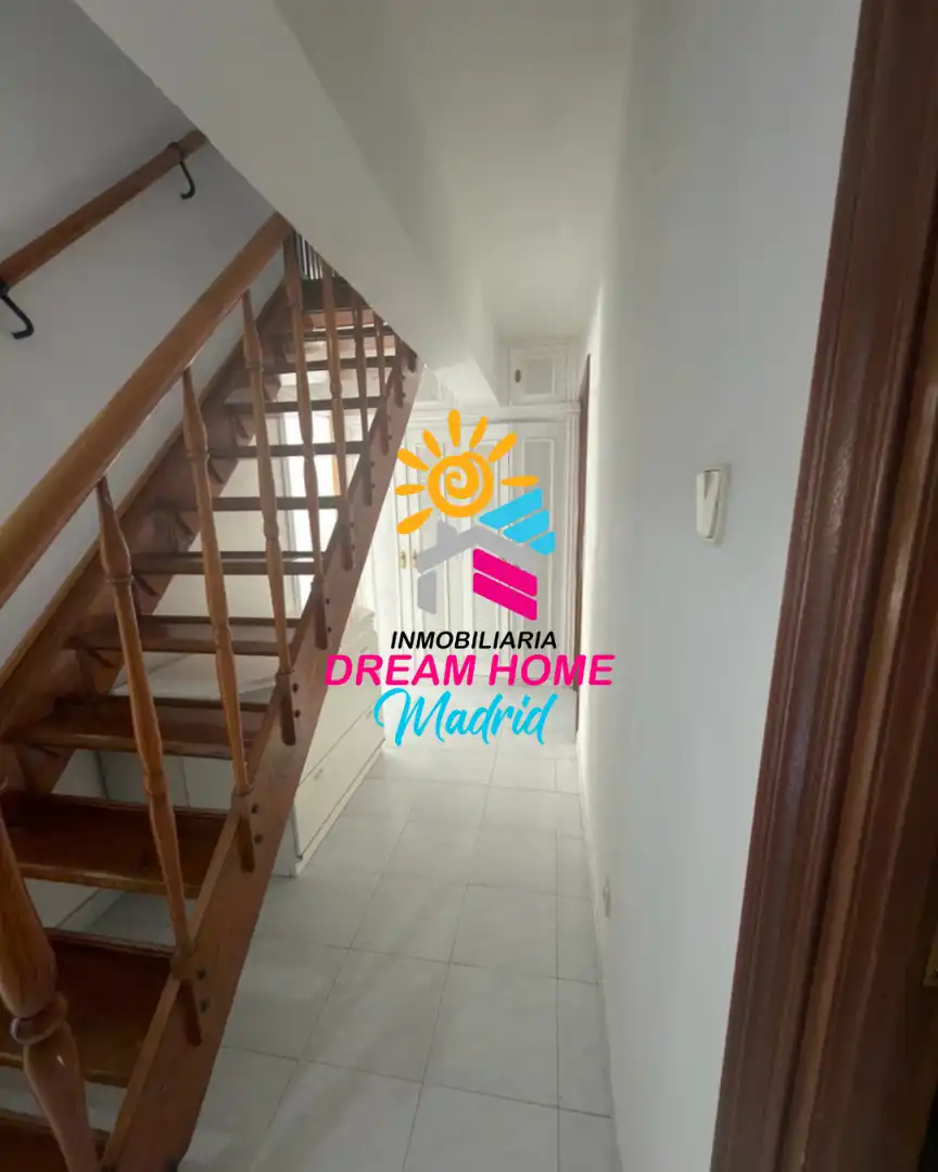 Vista exterior de Dúplex en venda en Madrid amb Calefacció i Jardí privat