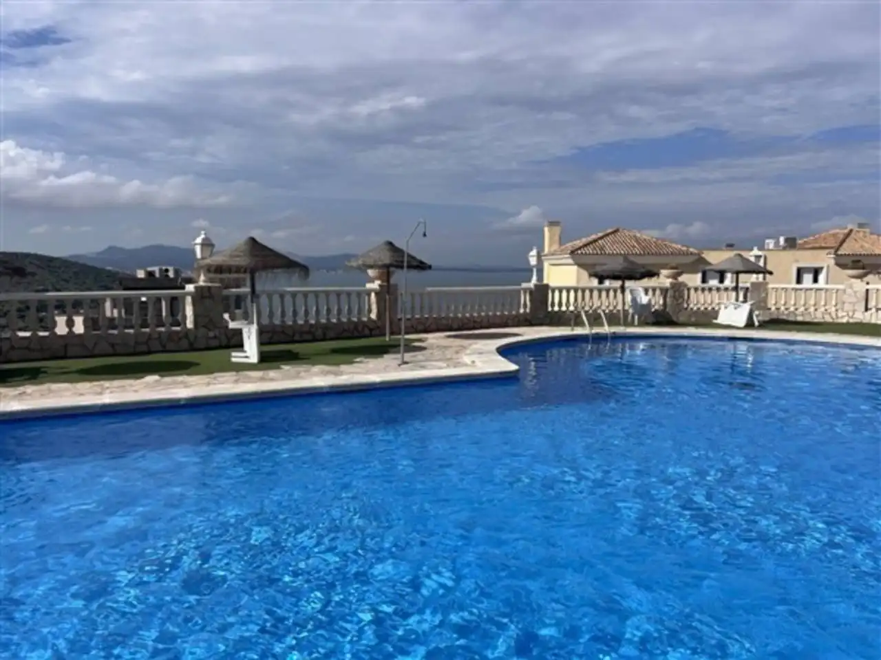 Piscina de Dúplex en venda en La Manga del Mar Menor amb Aire condicionat, Terrassa i Moblat