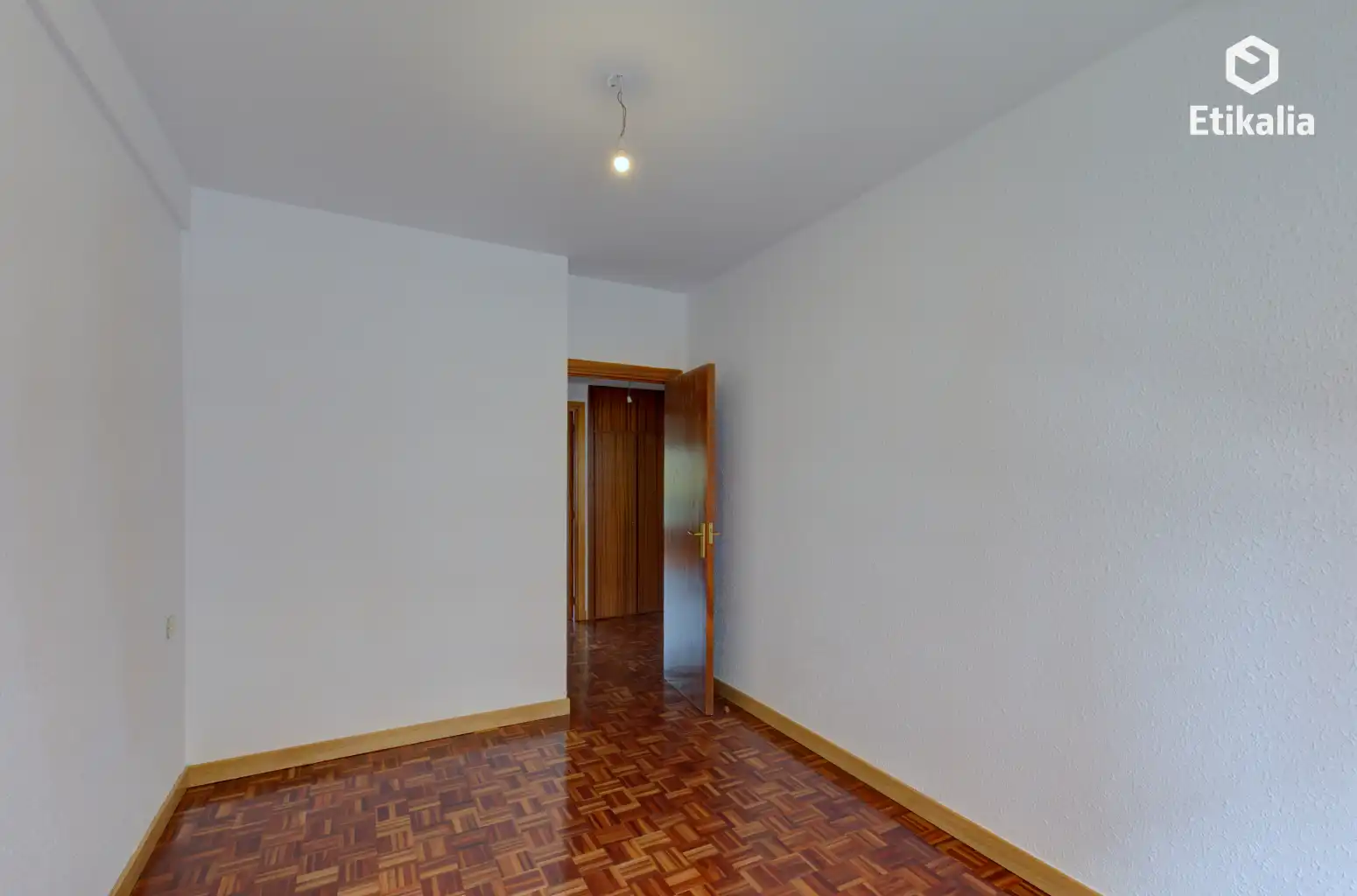 Habitación de Piso en venta en Vitoria - Gasteiz con Calefacción, Terraza y Trastero
