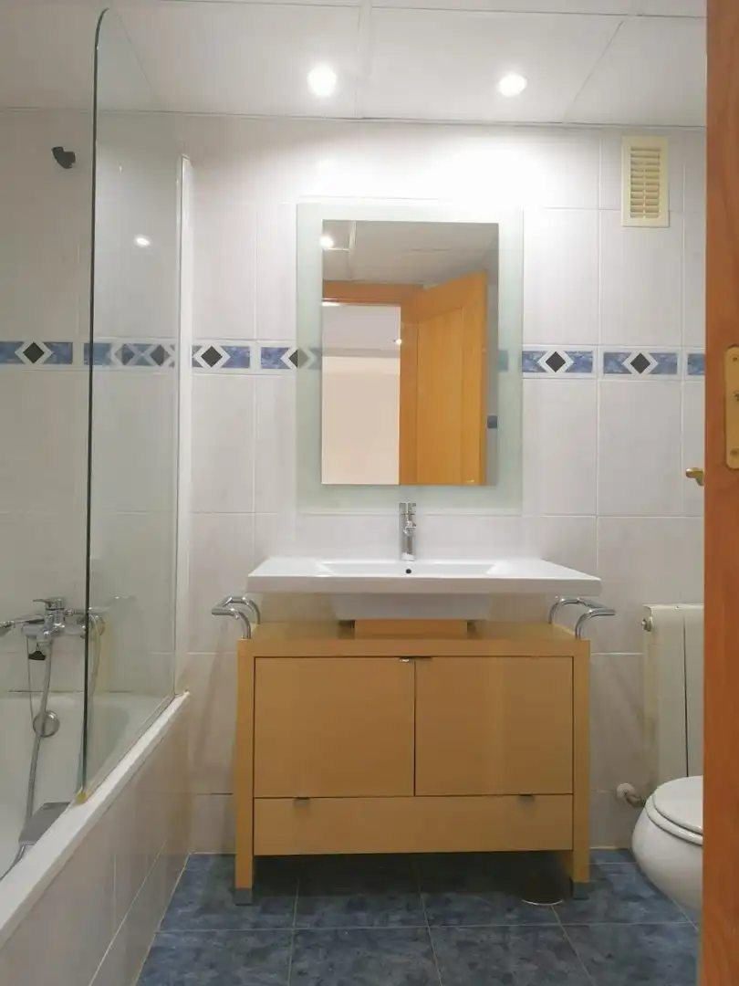 Baño de Dúplex de alquiler en Alicante / Alacant con Aire acondicionado, Calefacción y Terraza