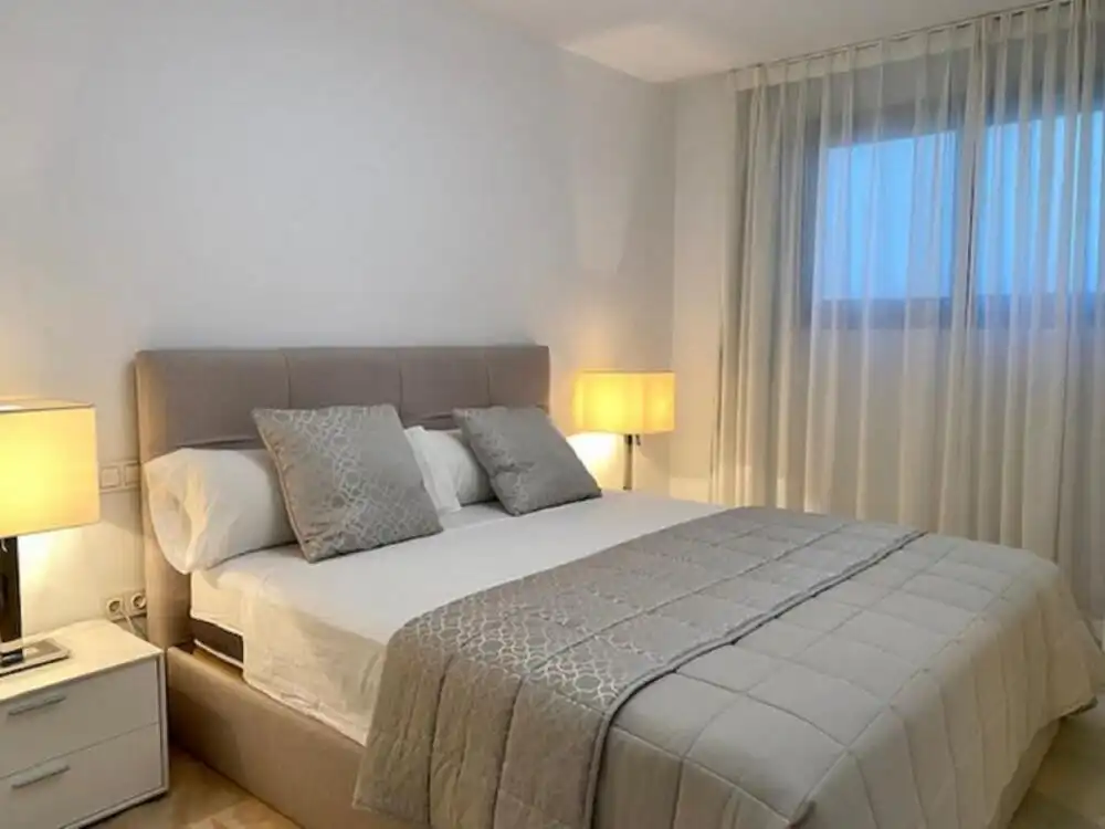 Dormitori de Casa o xalet de lloguer en Estepona amb Aire condicionat, Jardí privat i Terrassa