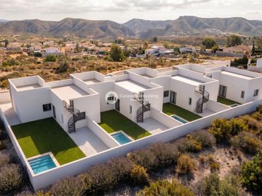 Maison mitoyenne avec piscine à vendre à N/A
