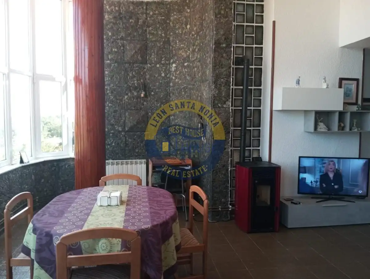 Houses for sale in Garrafe de Torío  with Heating, Parquet flooring and Terrace