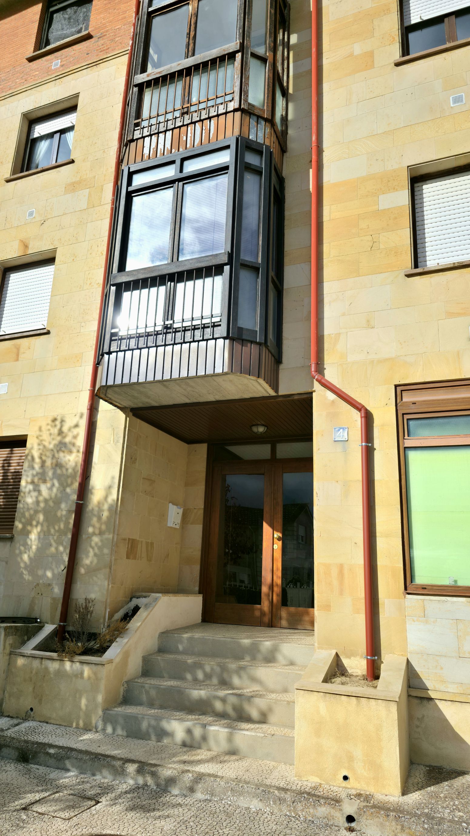 Exterior view of Flat for sale in Aguilar de Campoo  with Parquet flooring, Terrace and Furnished
