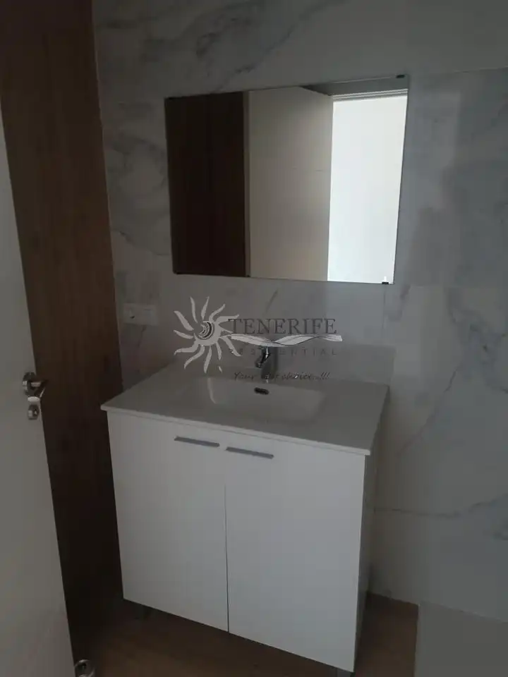 Badezimmer von Erdgeschoss zum Verkauf in Guía de Isora mit Terrasse