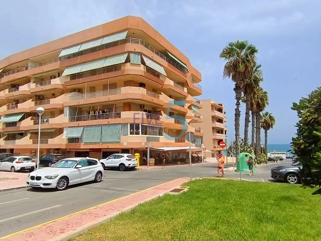 Exterior view of Apartments for sale in Guardamar del Segura  with Air Conditioner and Terrace