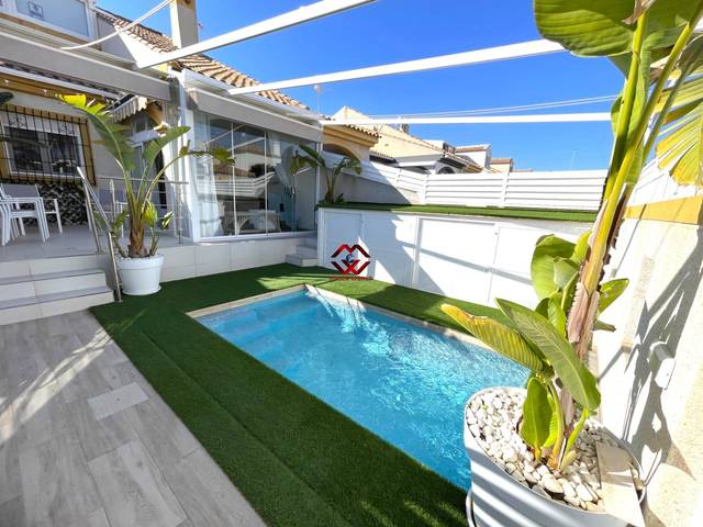 Casa adosada en Venta en Pueblo Latino
