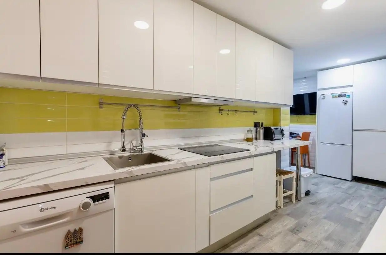 Flat with lift to rent in Calle VERDIALES, imagen 4