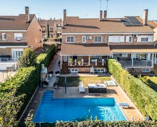 Jardí de Casa adosada en venda en Villanueva de la Cañada amb Aire condicionat, Calefacció i Jardí privat