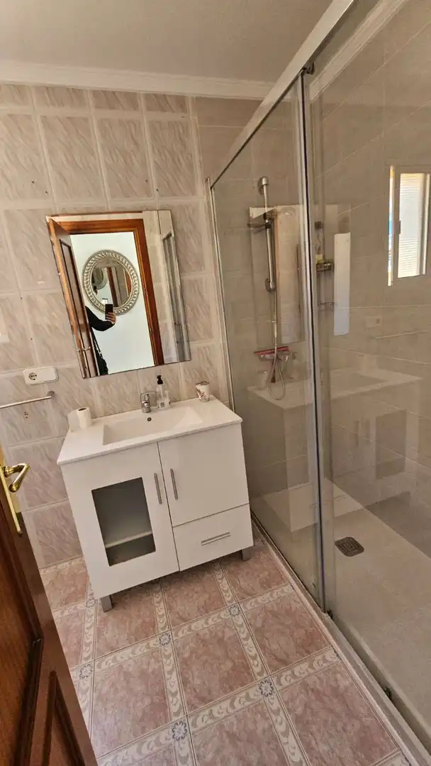 Bany de Apartament de lloguer en Torremolinos amb Aire condicionat, Calefacció i Terrassa