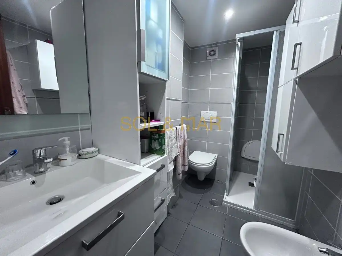 Baño de Piso en venta en Torremolinos con Calefacción, Terraza y Amueblado