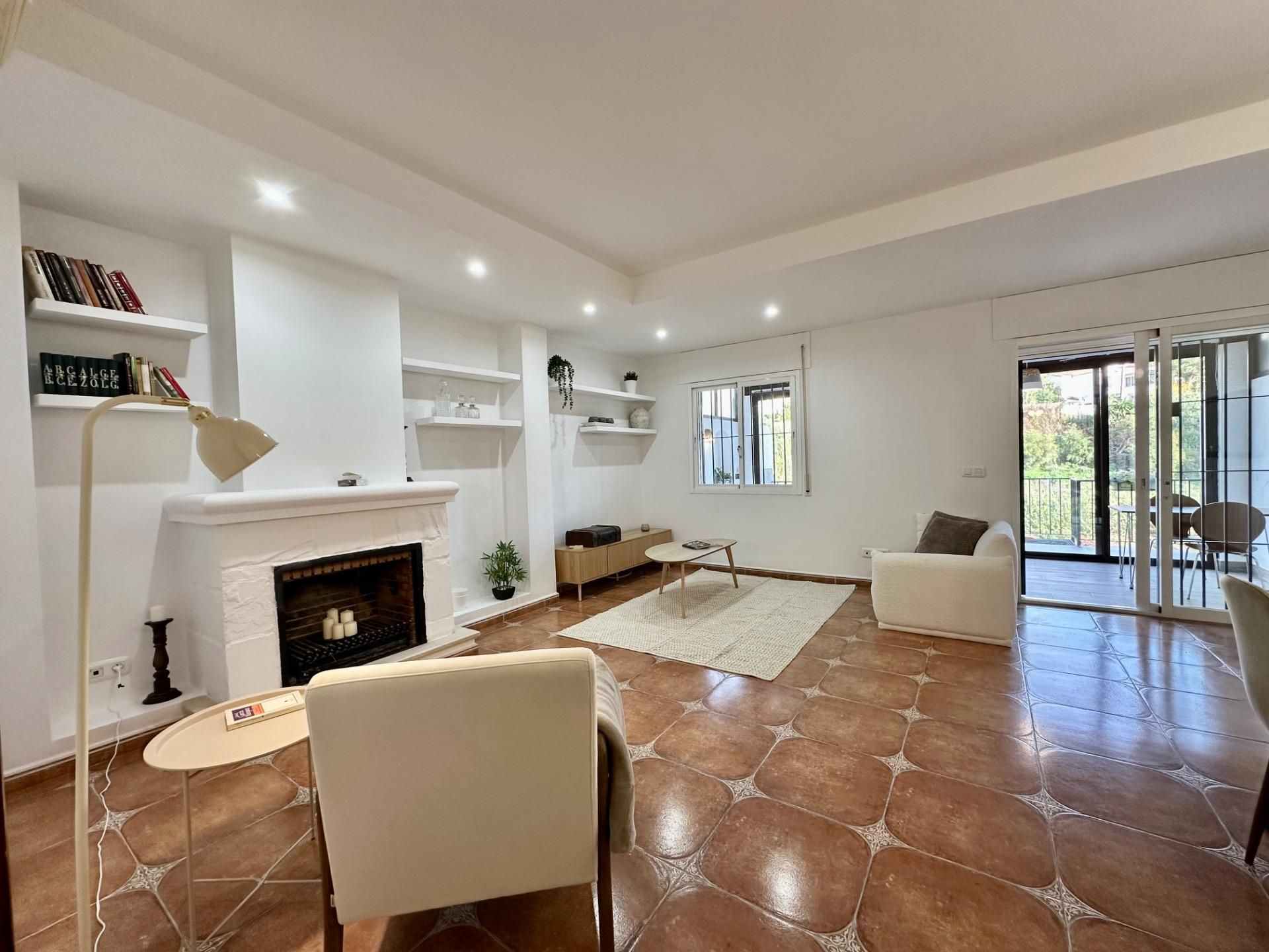 Living room of Single-family semi-detached for sale in Marbella  with Private garden, Terrace and Community pool