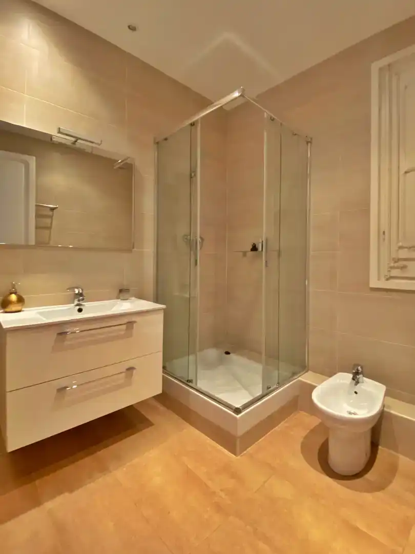 Bathroom of Apartments for sale in  Barcelona Capital