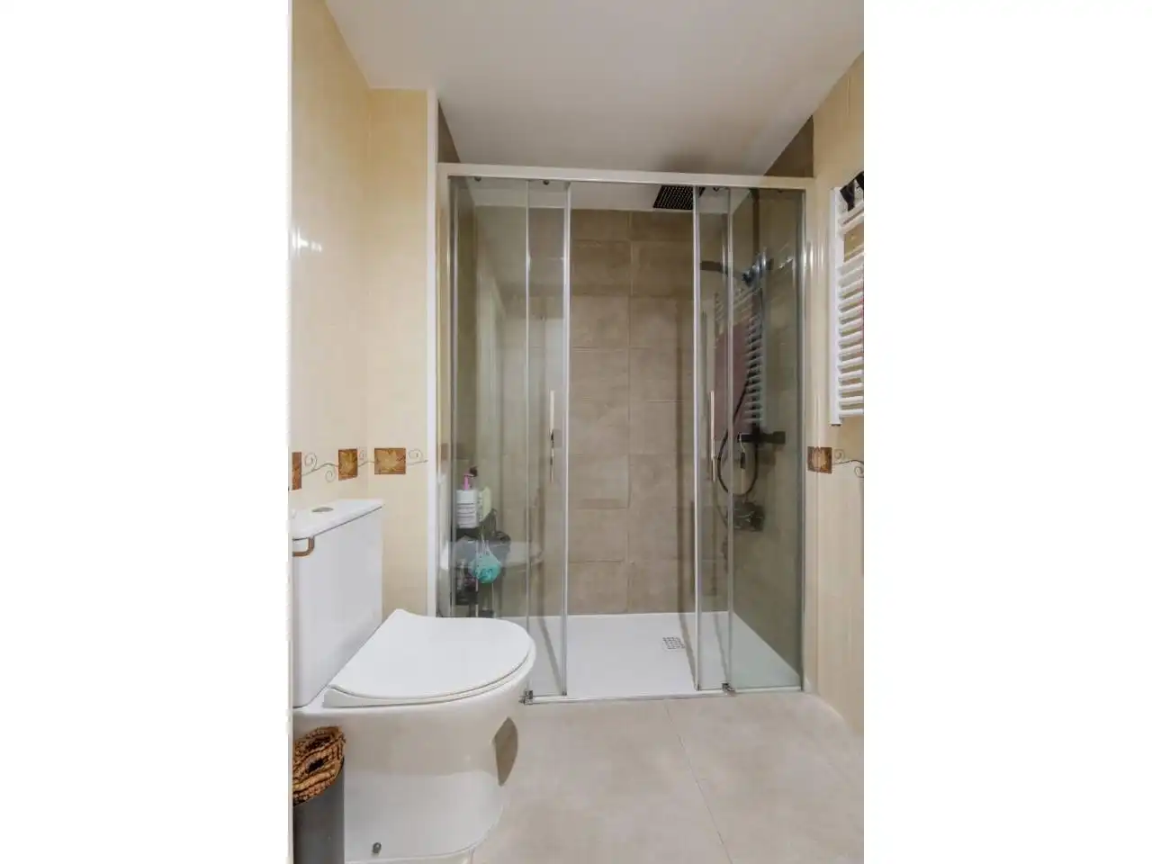 Bathroom of Flat for sale in Girona  with Heating, Parquet flooring and Storage room