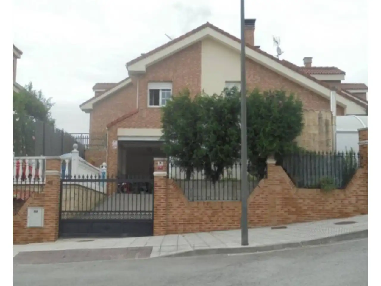 Detached house with pool for sale in Calle Marapico