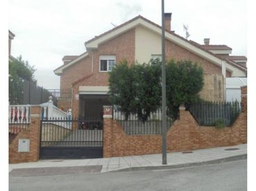 Xalet amb piscina en venda a Calle Marapico