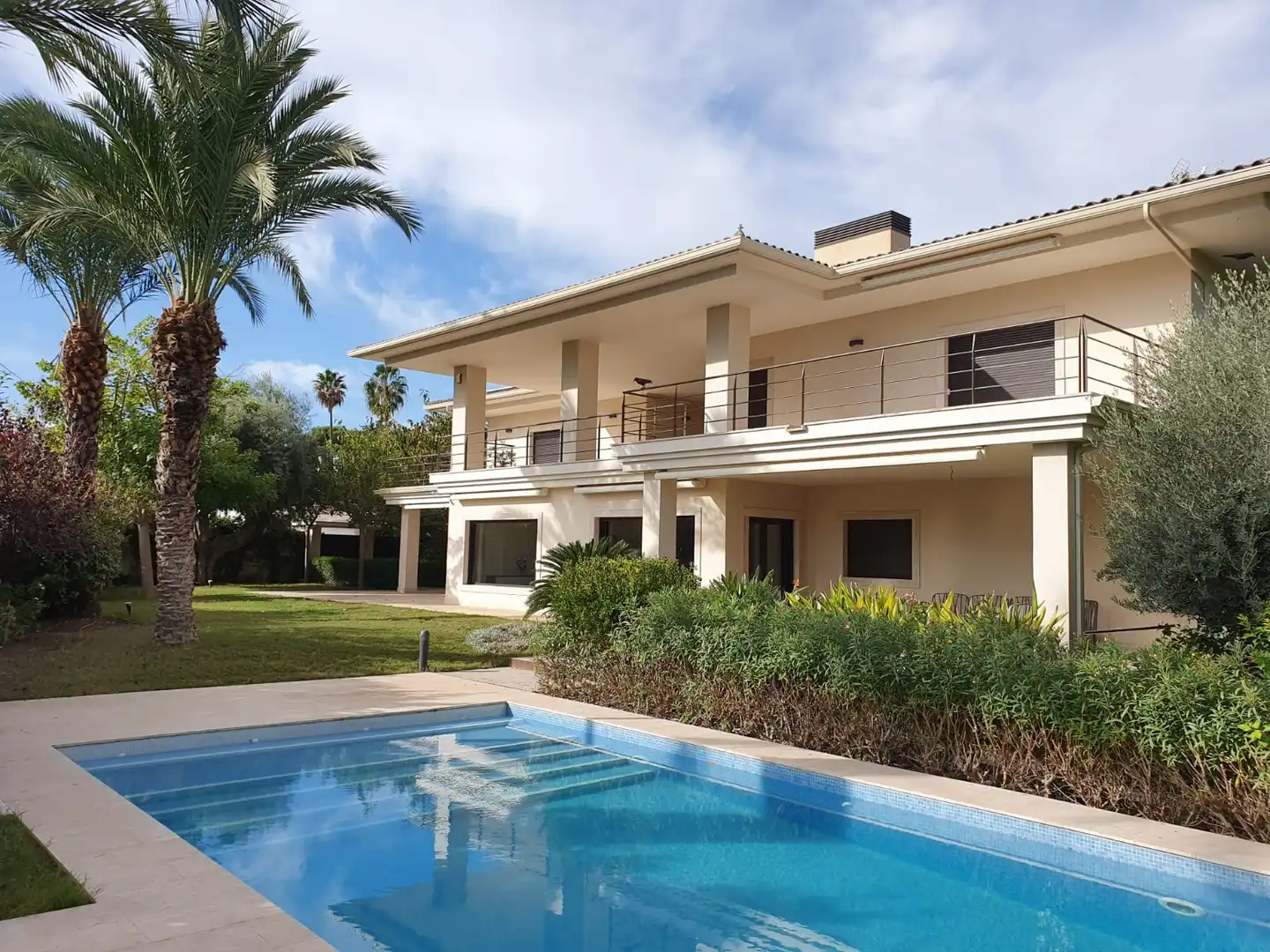 Vista exterior de Casa o chalet en venta en Alicante / Alacant con Piscina