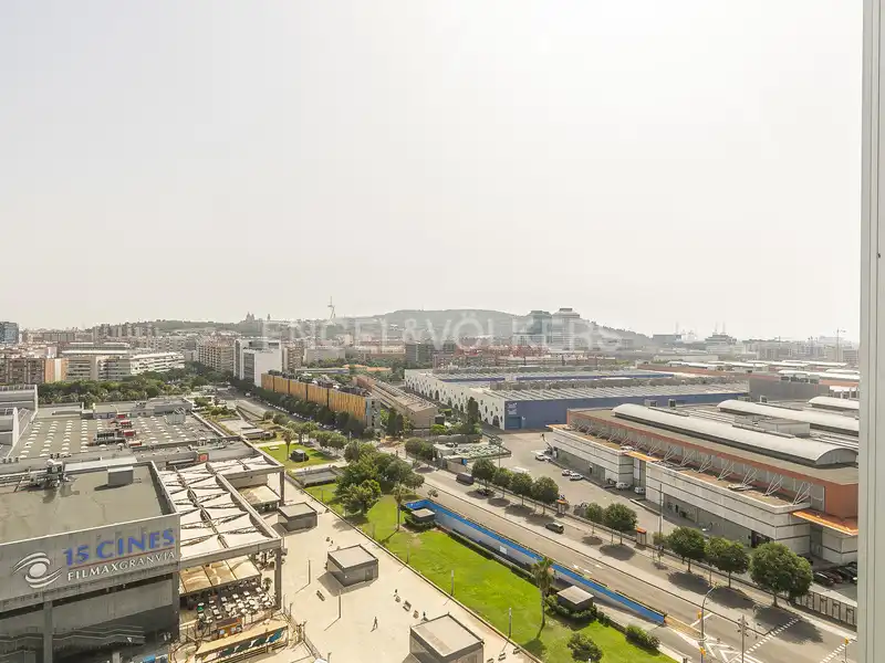 Vista exterior de Oficina de lloguer en L'Hospitalet de Llobregat amb Aire condicionat