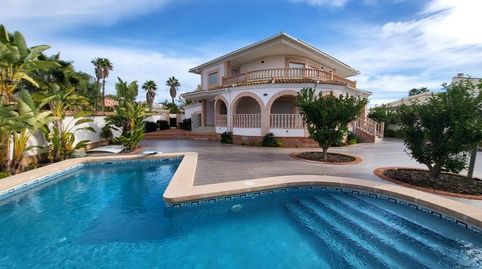 VILLA MEDITERRÁNEA EN EL CENTRO DE CIUDAD QUESADA