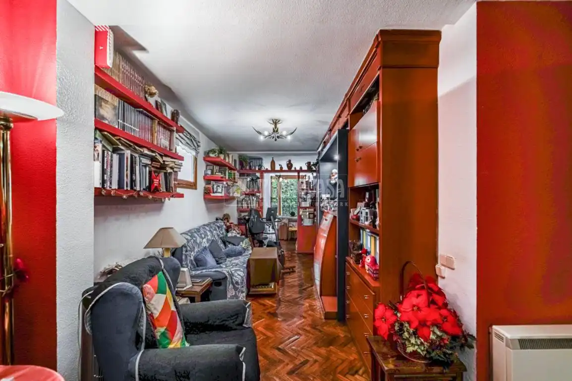Habitación de Piso en venta en Madrid con Parquet y Balcón