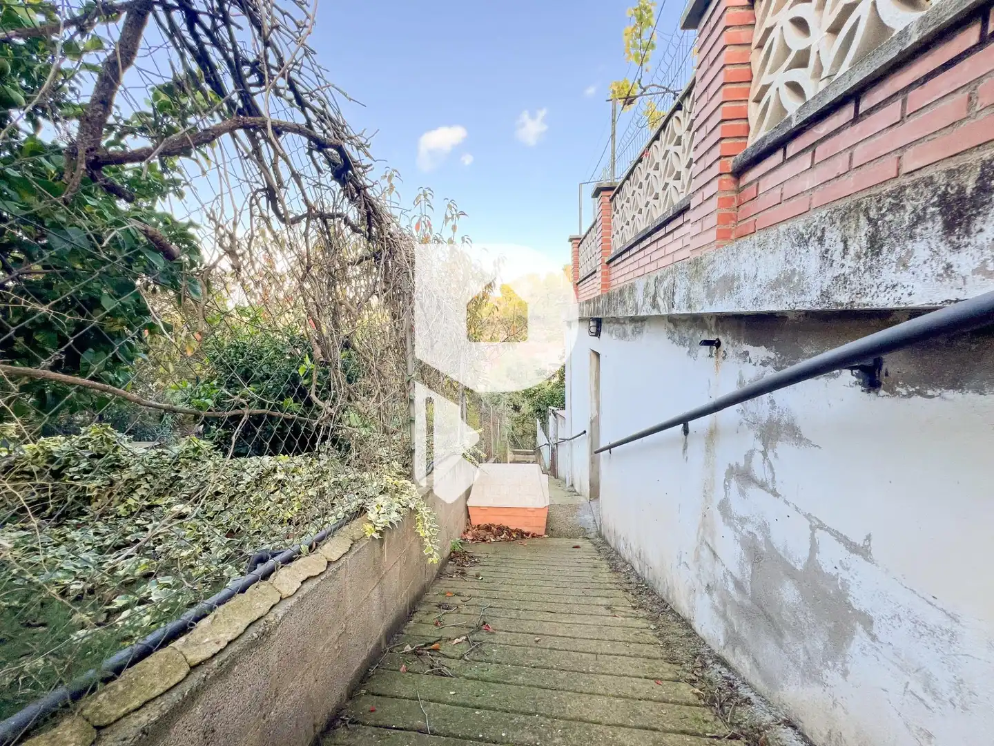 Vista exterior de Casa o xalet en venda en Vallirana amb Aire condicionat, Calefacció i Jardí privat