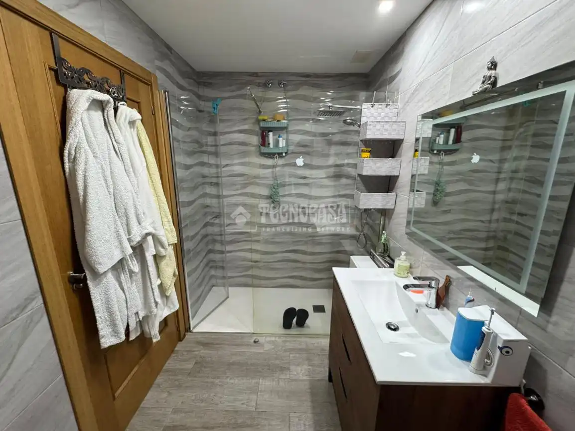Badezimmer von Wohnung zum Verkauf in Villafranca de los Barros mit Klimaanlage, Heizung und Terrasse