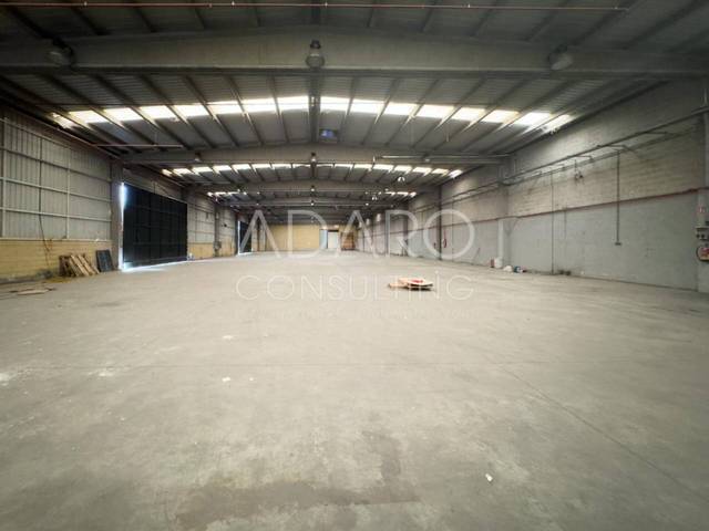 Nave industrial en Venta en Calle Molino en Meco pueblo