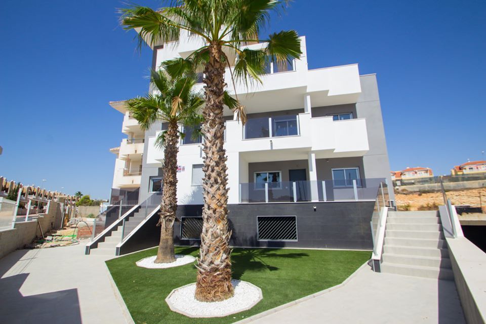 Exterior view of Study for sale in Orihuela  with Community pool