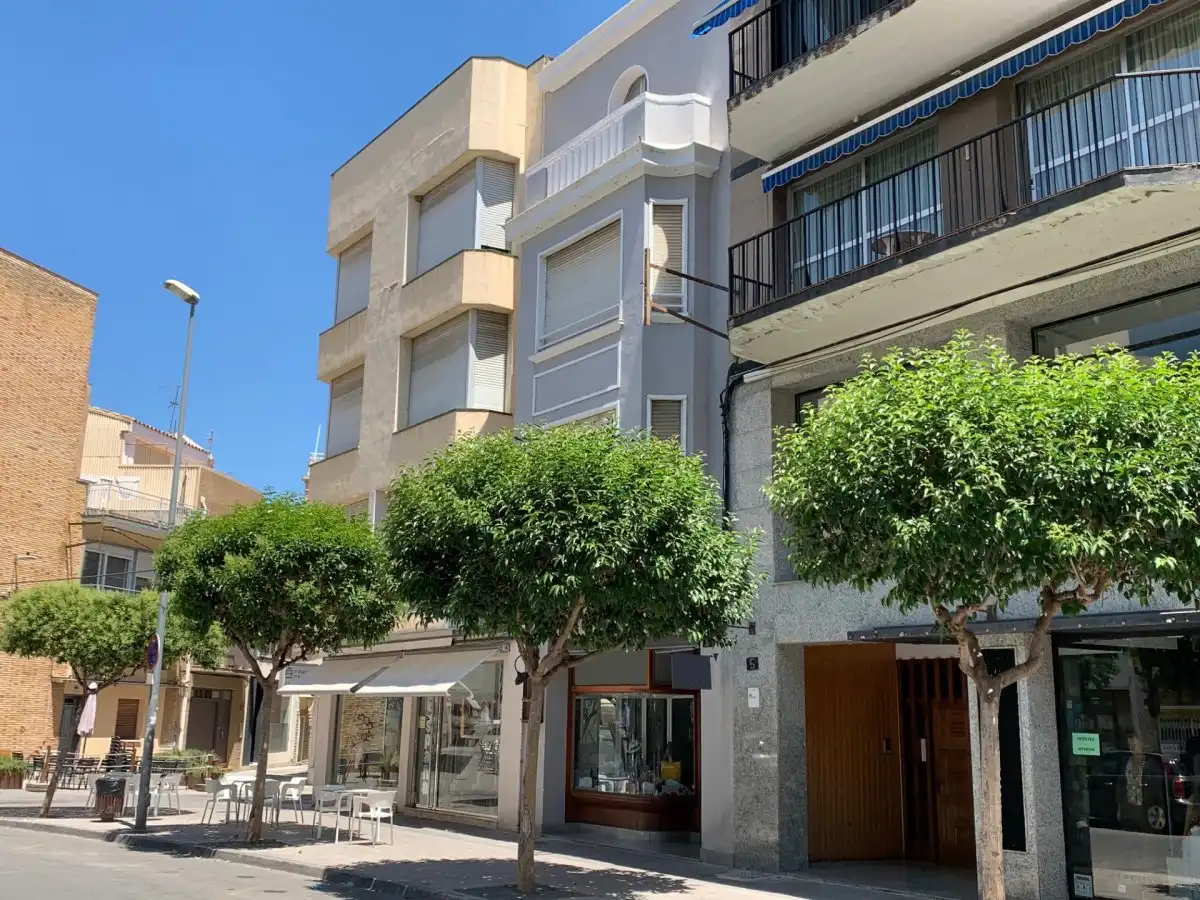 Vista exterior de Edificio en venta en Amposta