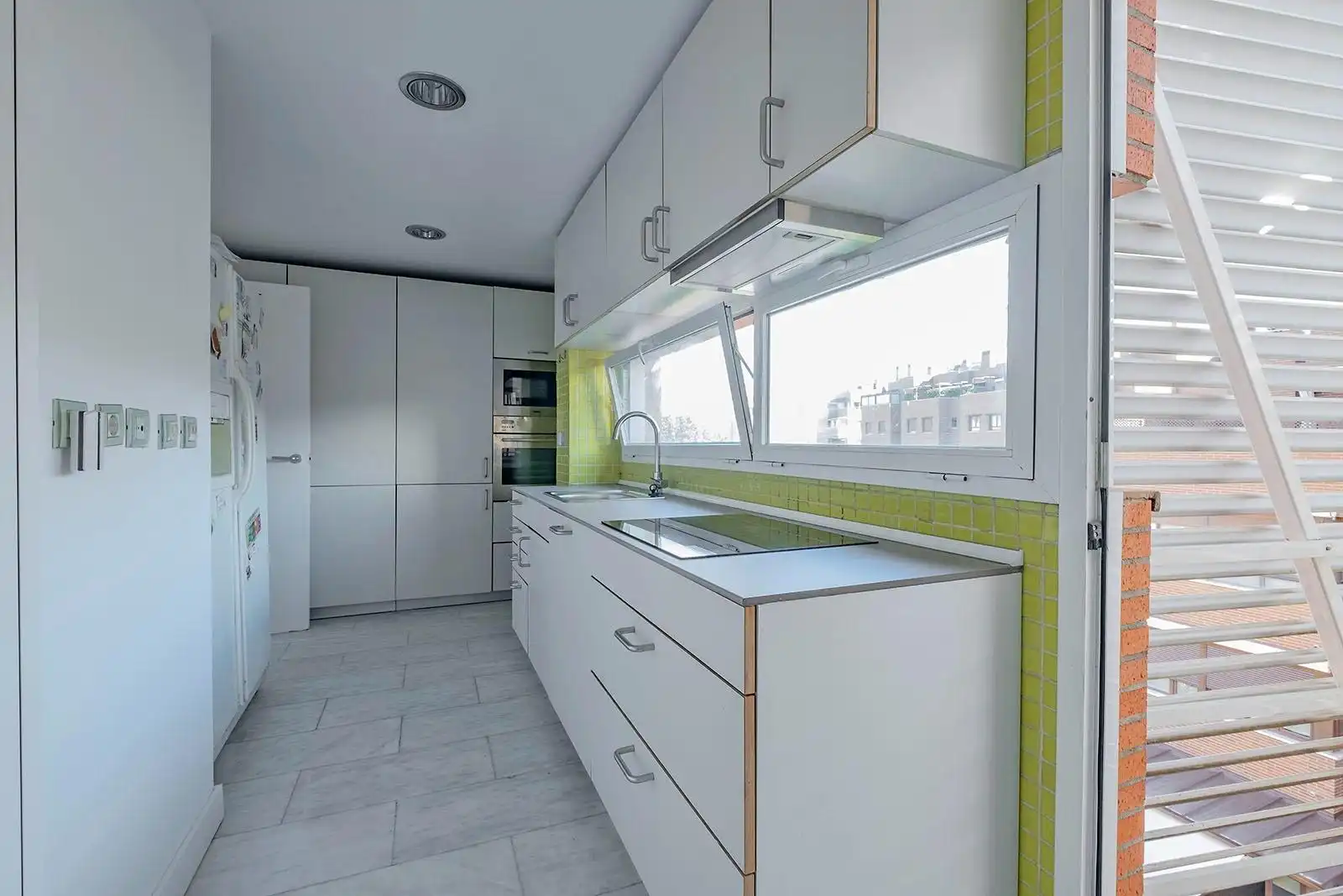 Cocina de Ático de alquiler en Pozuelo de Alarcón con Aire acondicionado, Calefacción y Jardín privado