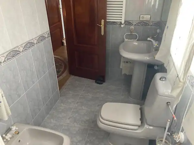 Bany de Casa o xalet en venda en Olías del Rey amb Aire condicionat, Calefacció i Jardí privat
