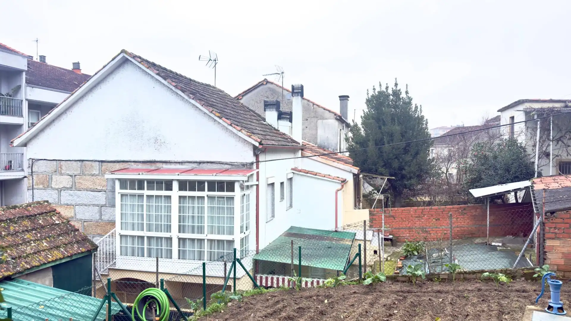 Exterior view of Houses for sale in Ourense Capital   with Private garden, Terrace and Furnished