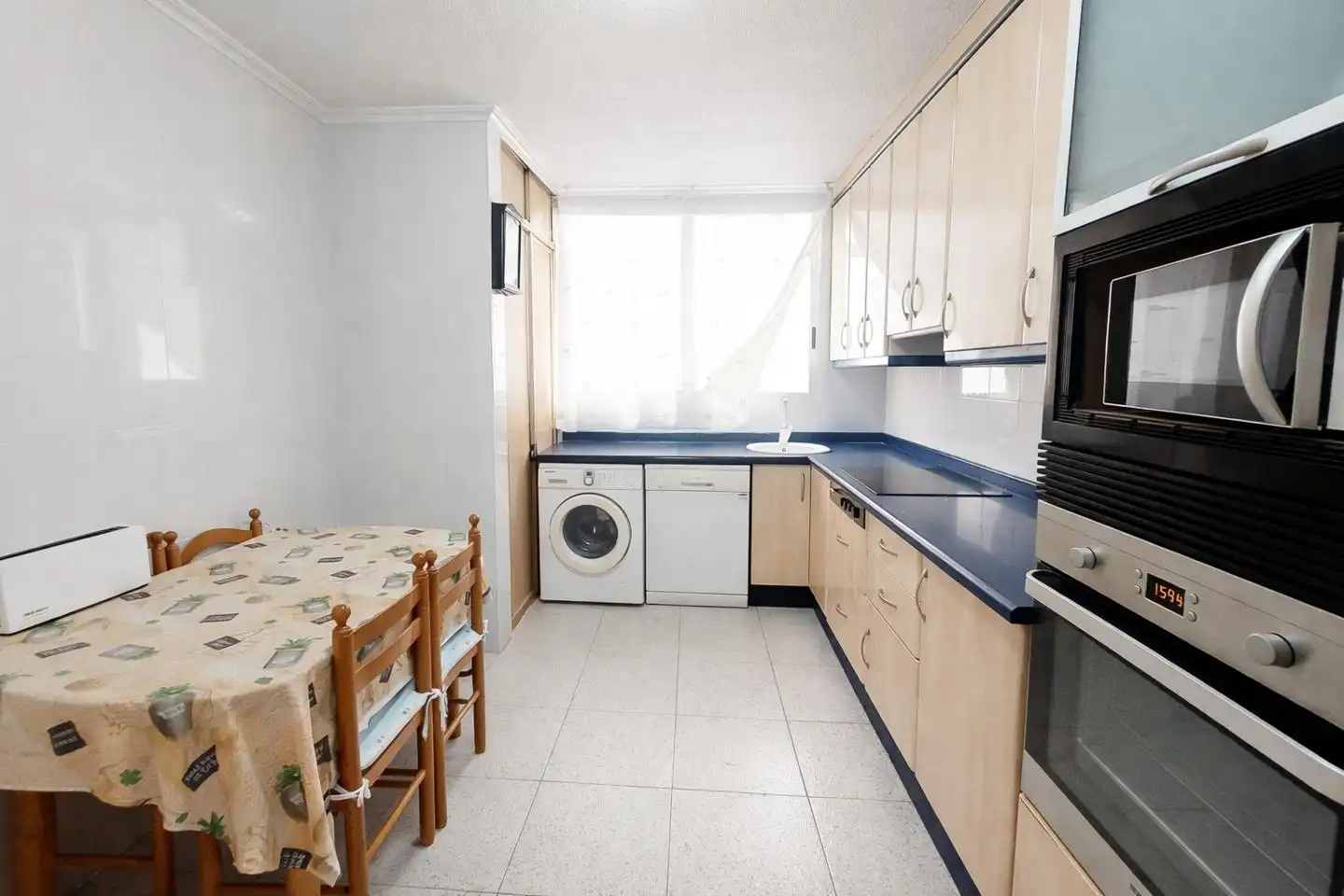 Cocina de Piso en venta en Elche / Elx con Aire acondicionado, Amueblado y Balcón