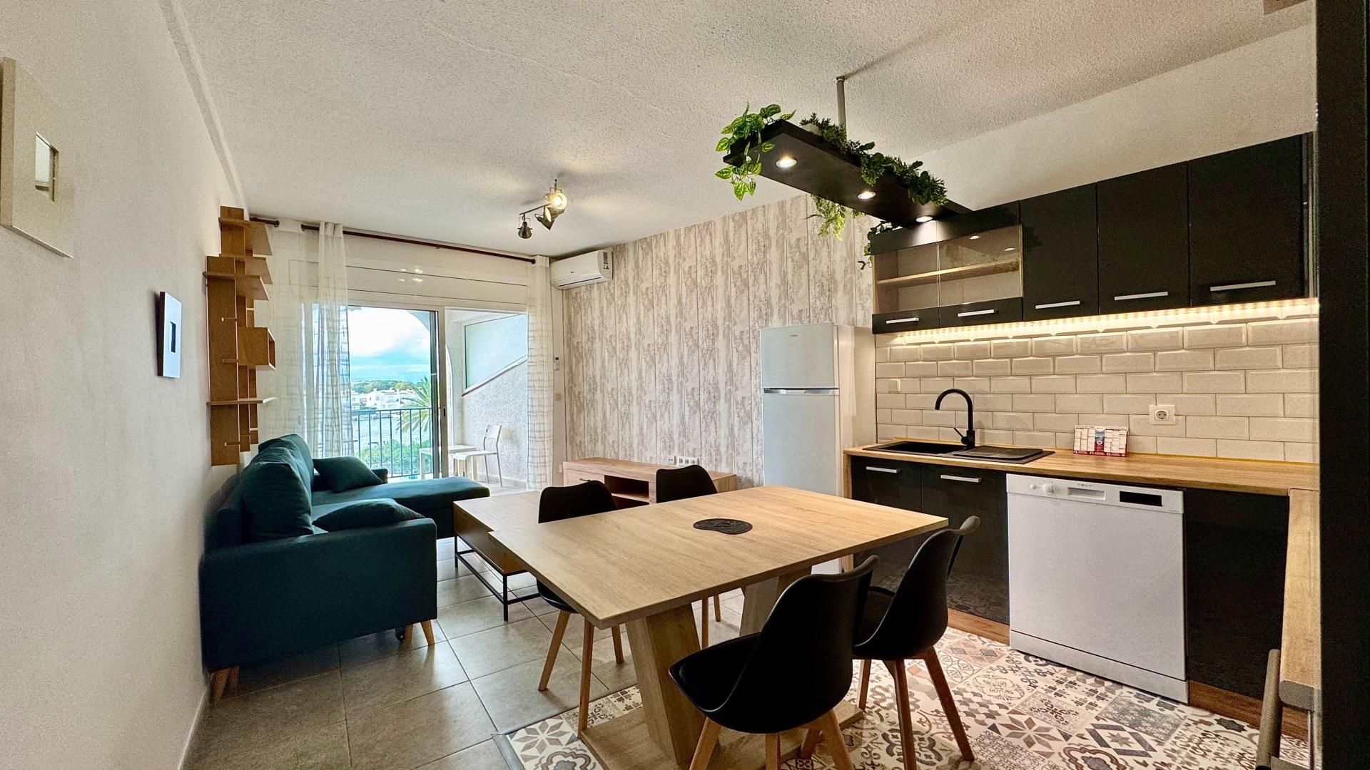 Kitchen of Flat to rent in Empuriabrava  with Heating