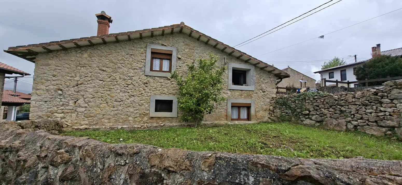 Vista exterior de Casa o xalet en venda en Herrerías amb Jardí privat, Parquet i Traster