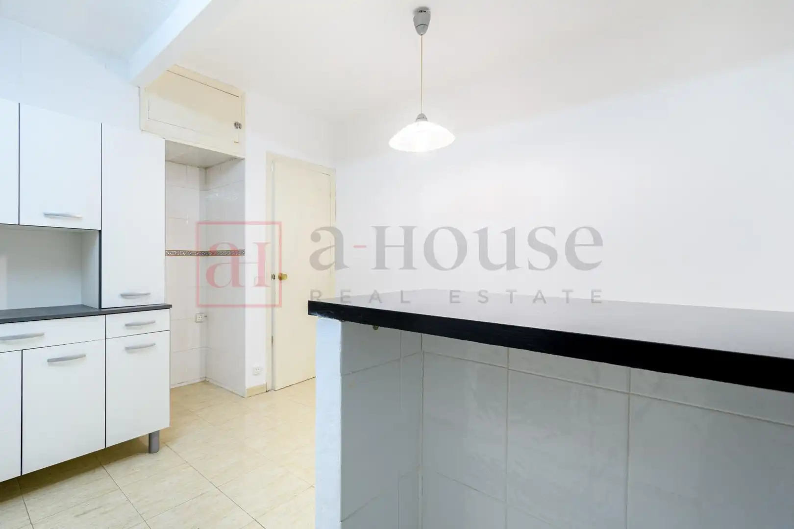 Cocina de Piso en venta en Barcelona con Trastero y Balcón