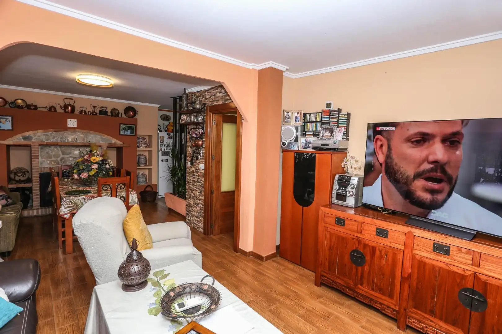 Sala d'estar de Casa o xalet en venda en Elda amb Aire condicionat, Calefacció i Jardí privat
