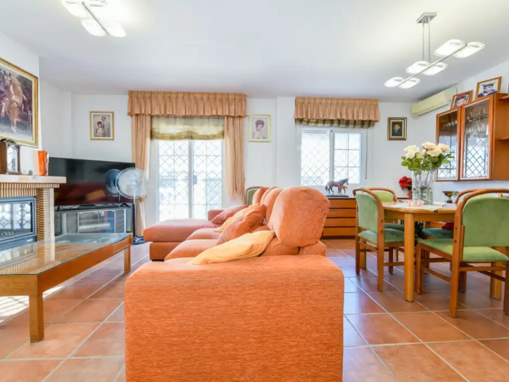 Sala d'estar de Casa adosada en venda en Málaga