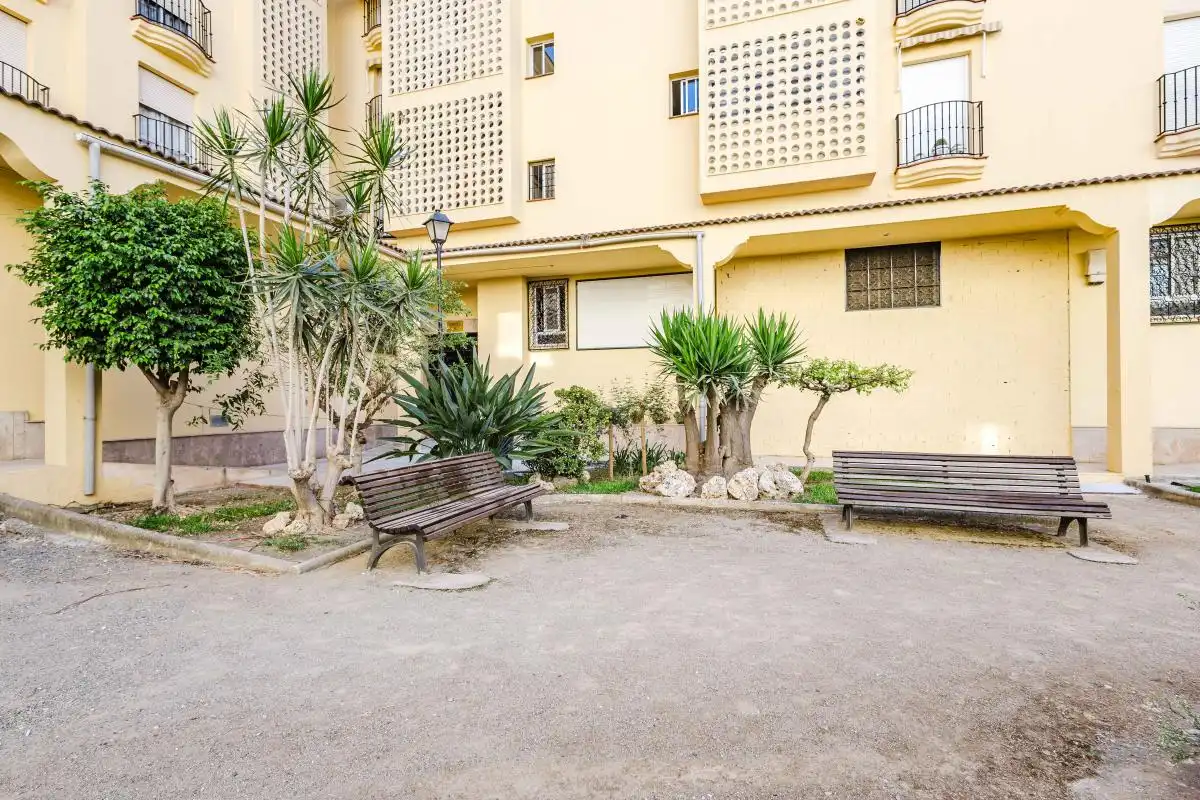 Vista exterior de Pis en venda en Vélez-Málaga amb Aire condicionat, Calefacció i Jardí privat