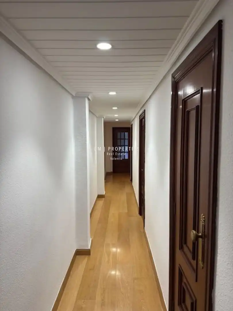 Flat for rent in Ruben Vela, En Corts - Doctor Waksman