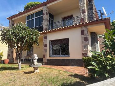 Detached house with balcony for sale in Premià de Dalt