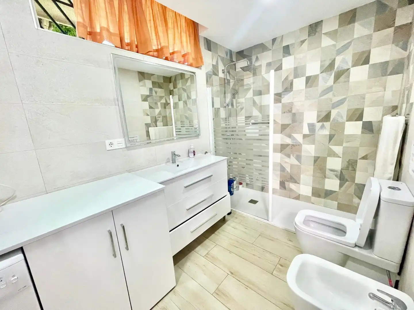 Badezimmer von Erdgeschoss zum Verkauf in Salobreña mit Möbliert und Gemeinschaftspool